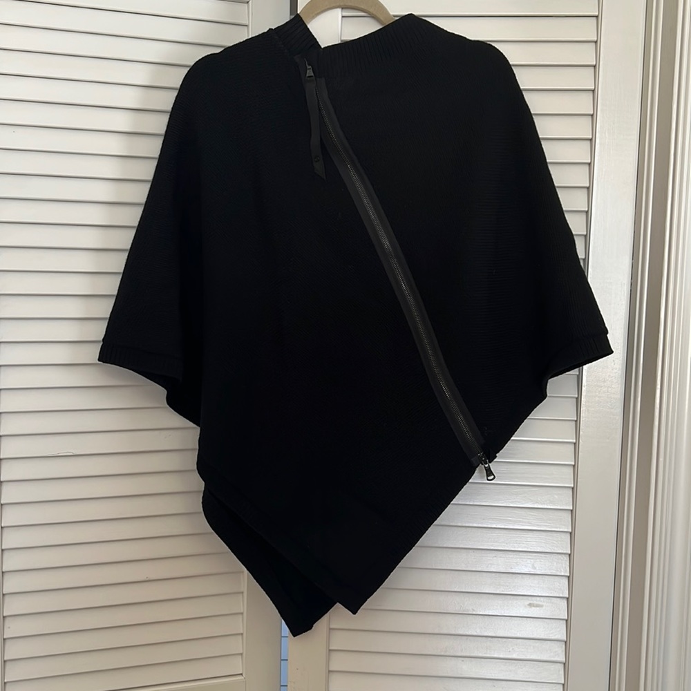 LIKE NEW! Lululemon Poncho sweater!!